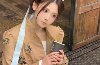 跳进51吃瓜网页的漩涡，甜蜜与苦涩交织的时刻来临！