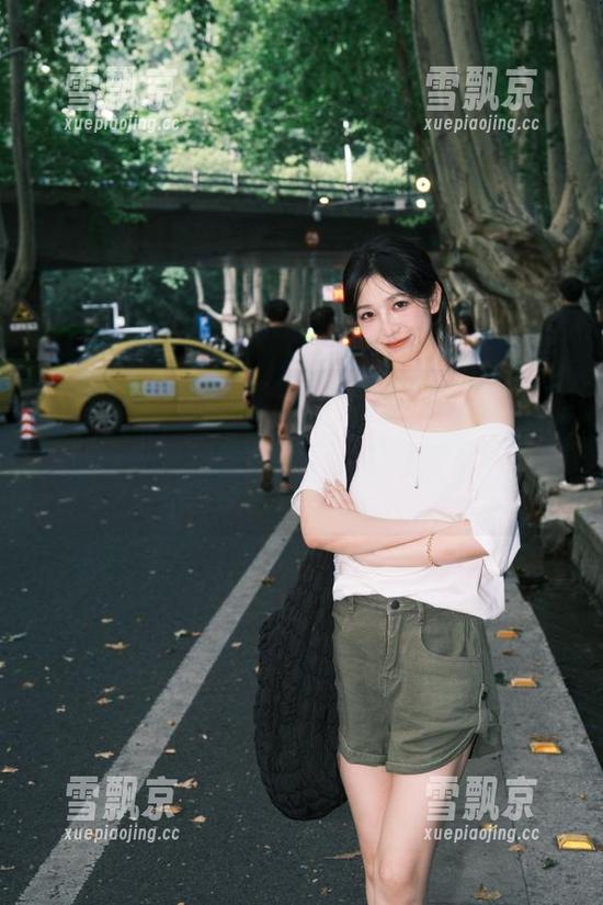 下载www.799su后，一种奇怪的亲切感油然而生，仿佛无意间成为了情感搜寻者。