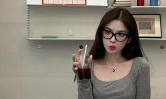 当你打开91i吃瓜苹果版，就像撩开了无数茶话会的大幕！