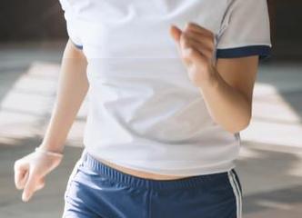 91黑料网更新，秋风起，桃花依旧浪…那个“她”又上线了？