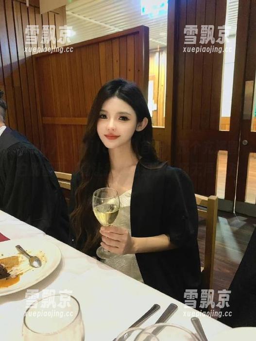 fuli “fuli16.lv”首页,那个充满留白的画面,竟让我联想到了一场无声的对话