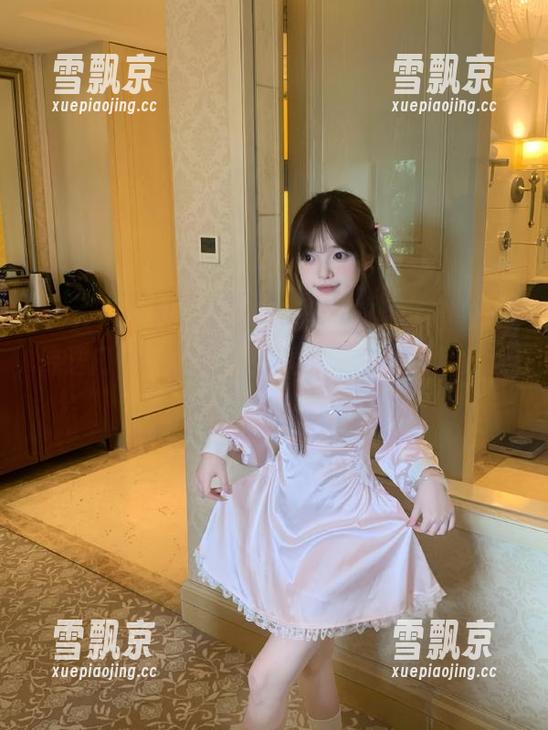 无意间踩到“www.黑料”传送门，想要静静娓娓道来，但最后难逃套路的俘获。