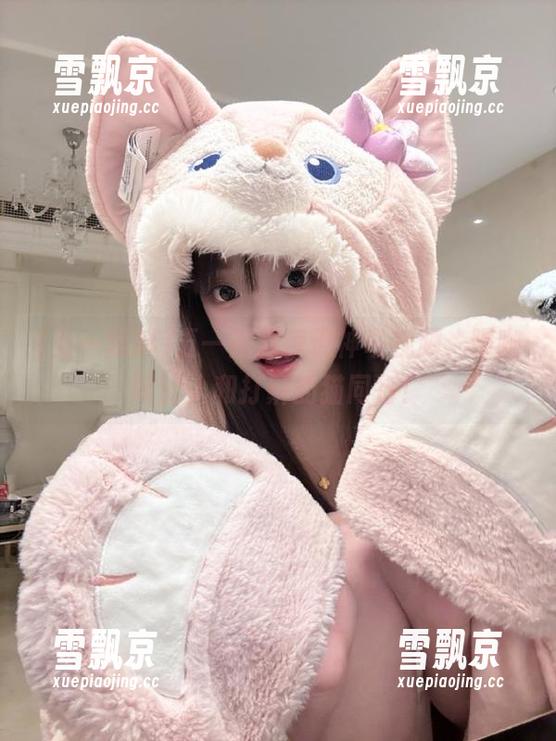 五一黑料 五一黑料惊现神奇视频,喝咖啡的人和打鼾的猫同行!