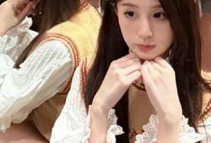 我还是去下载那个吃瓜网app吧，反正无聊的时候也能吃瓜！