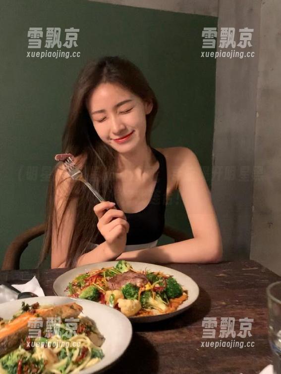 明星黑料 星光闪烁间,导航揭开明星黑料的好戏连台!