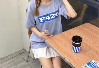 微博上免费更新“类似黑料不打烊”，难道她们都不知道，吃瓜的眼睛可是刷刷刷的哦？